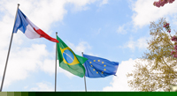 Drapeaux fran?ais, brsilien et europen